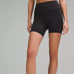 Lululemon  Short 6"